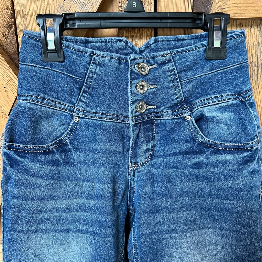 Women’s denim Capri pants. - Picture 4 of 4